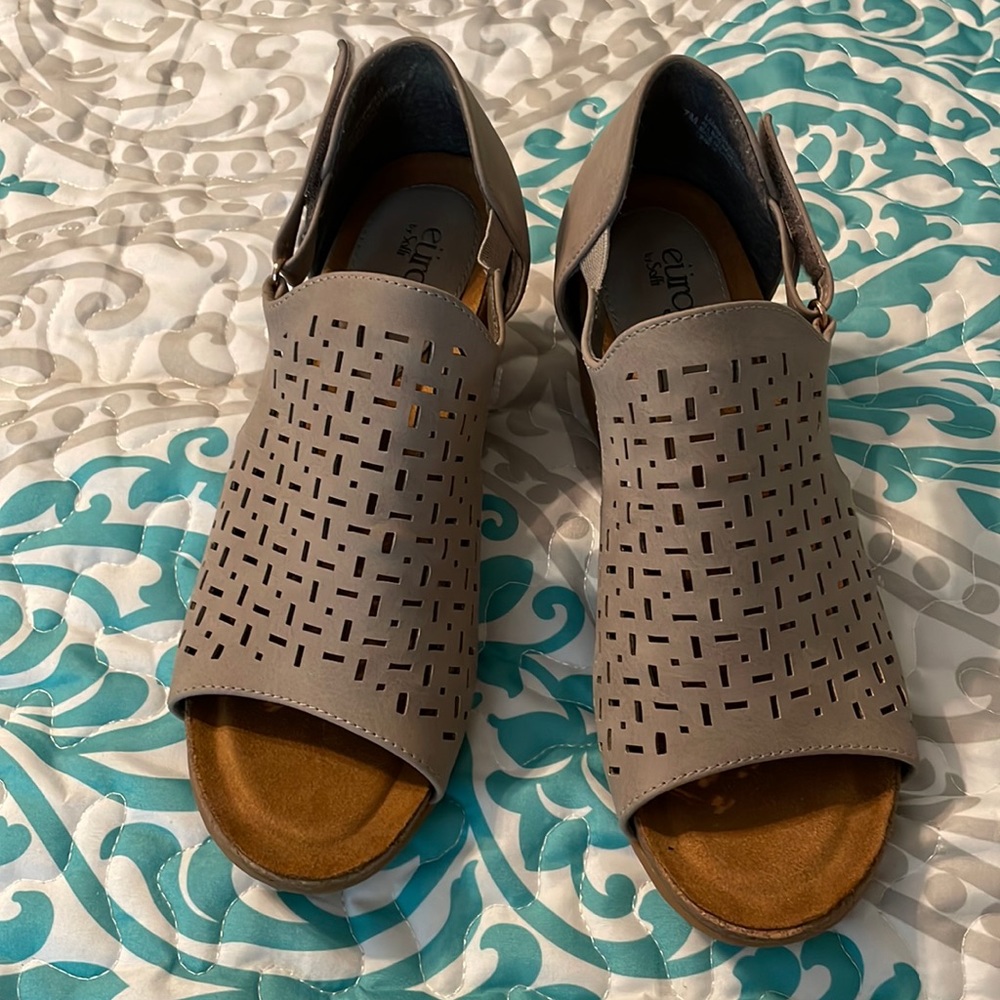 Soft beige open toe shoes size 7